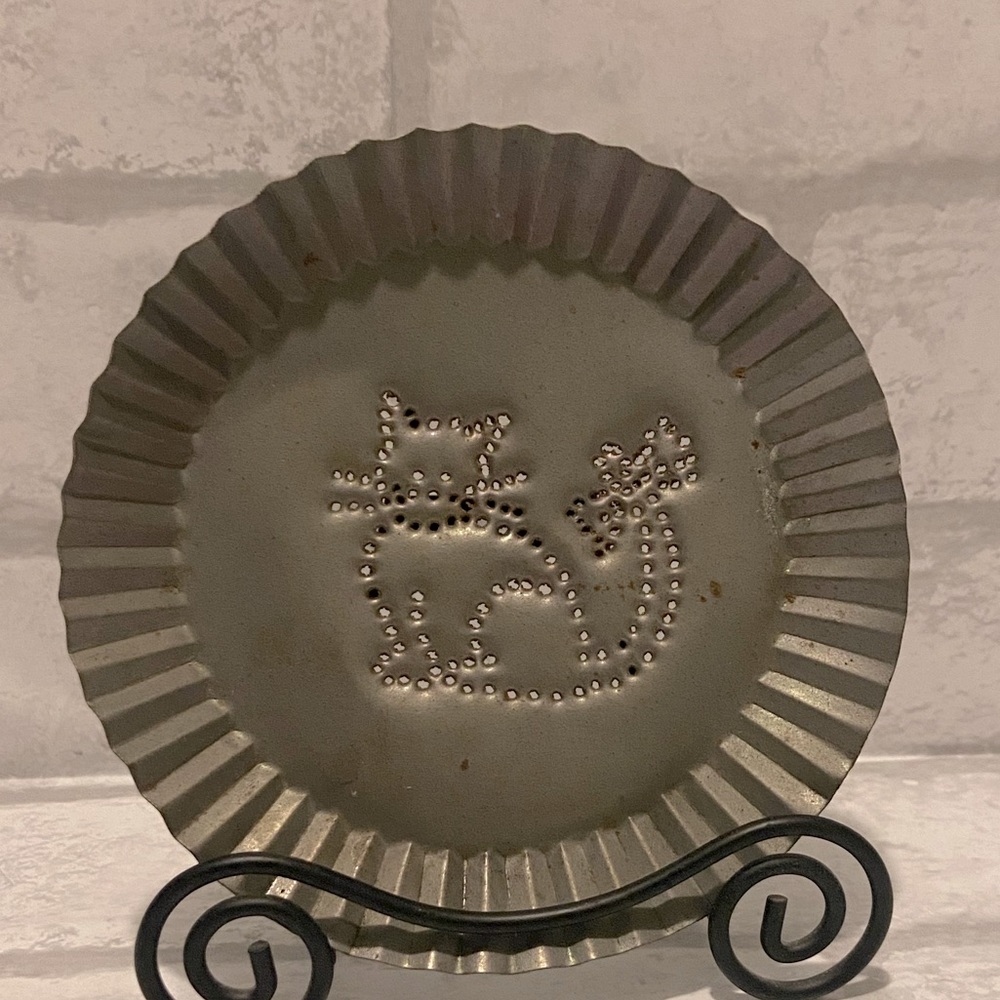 Metal cat tray